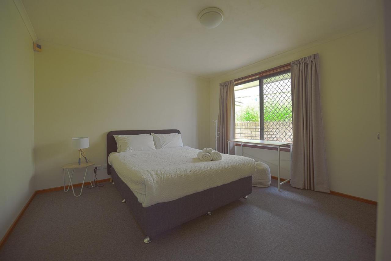 Dingding Upst-Airs Yellow House Free Parking Sandy Bay Exterior foto