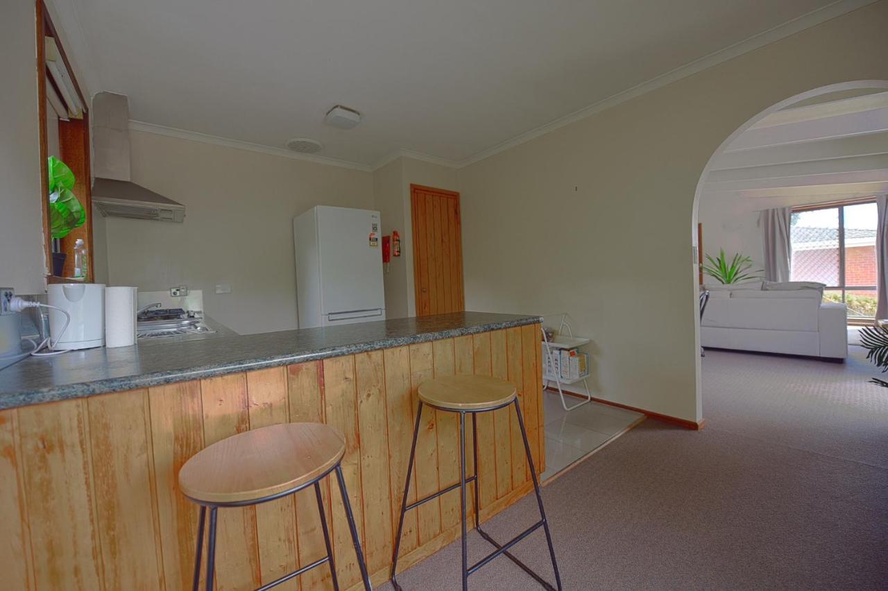 Dingding Upst-Airs Yellow House Free Parking Sandy Bay Exterior foto